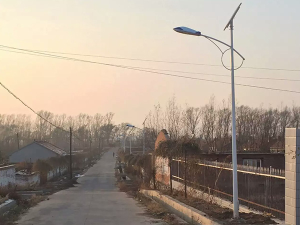 关于太阳能LED路灯杆生产厂家的优势